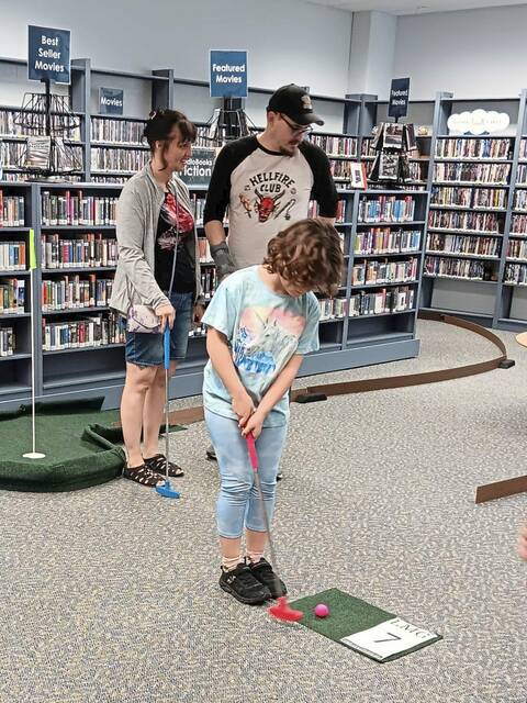 6121422_web1_te-minigolf-042723-4