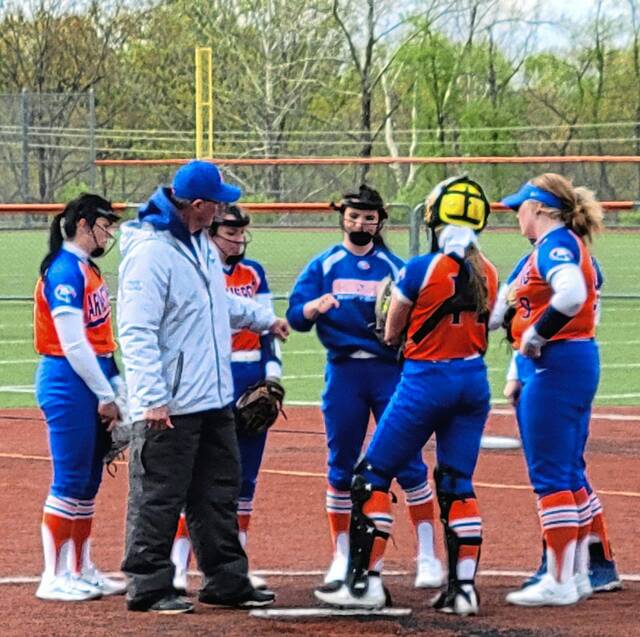 Top-ranked Armstrong routs Latrobe