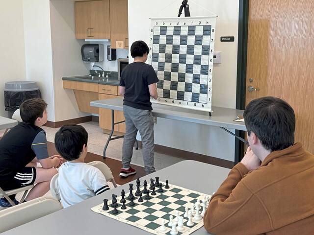 6162361_web1_hj-librarychessclub-051123-2