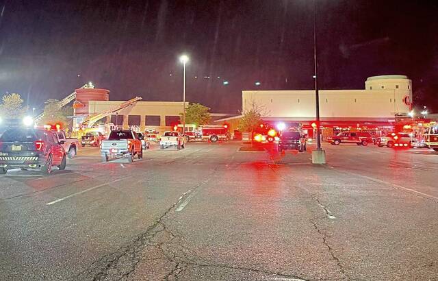 6180188_web1_ptr-RedRobFire-051023