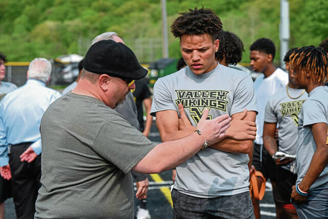 6182167_web1_vnd-valleyfootball2-051123