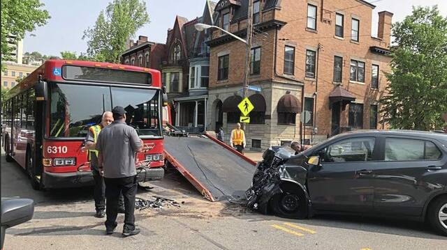 6184243_web1_PTR-BusCrash-051023
