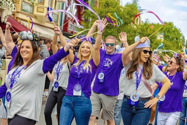 6184791_web1_vnd-disneyteacher-051323