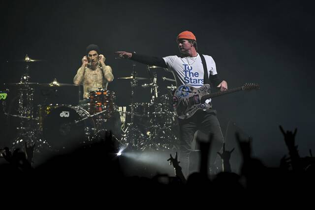 6199481_web1_ptr-blink182concert003-051823