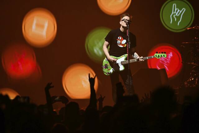 6199481_web1_ptr-blink182concert008-051823