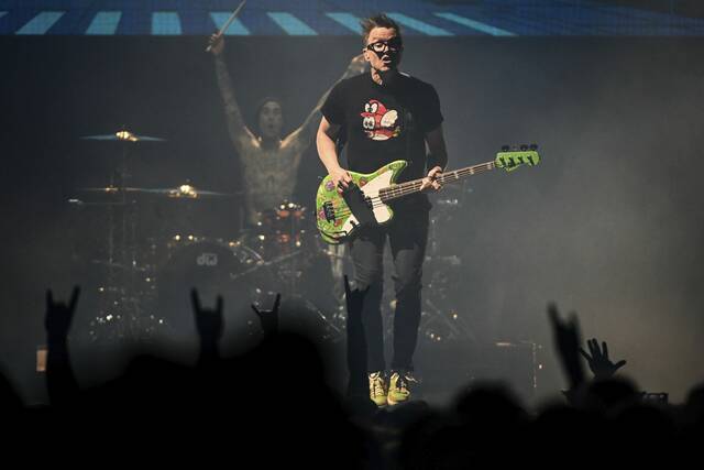 6199481_web1_ptr-blink182concert011-051823