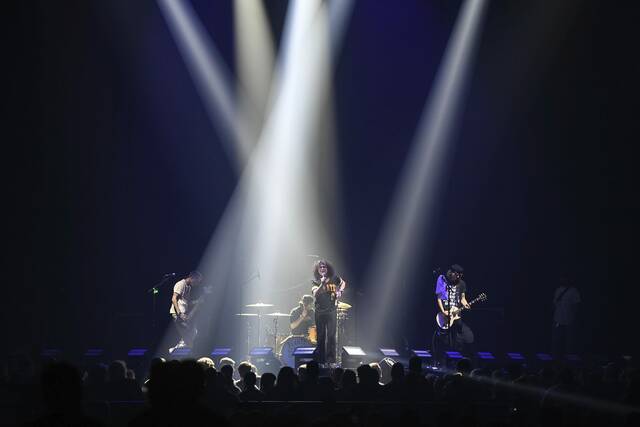 6199481_web1_ptr-blink182concert019-051823