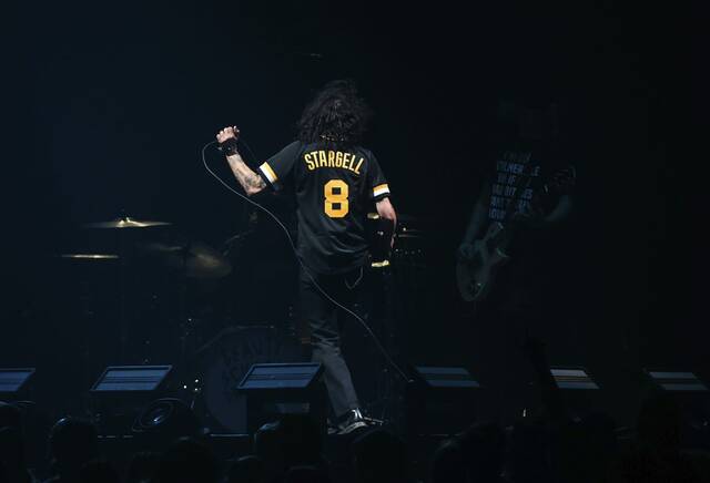 6199481_web1_ptr-blink182concert023-051823