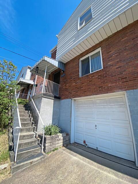 6206746_web1_part-homebuyercheckside-052523