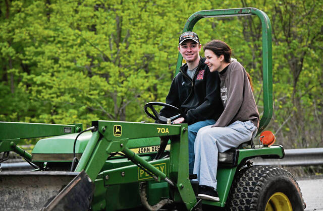 6215538_web1_gtr-TractorDay003-052023