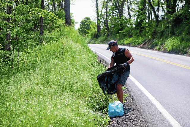6216458_web1_gtr-TrashPickup002-051923