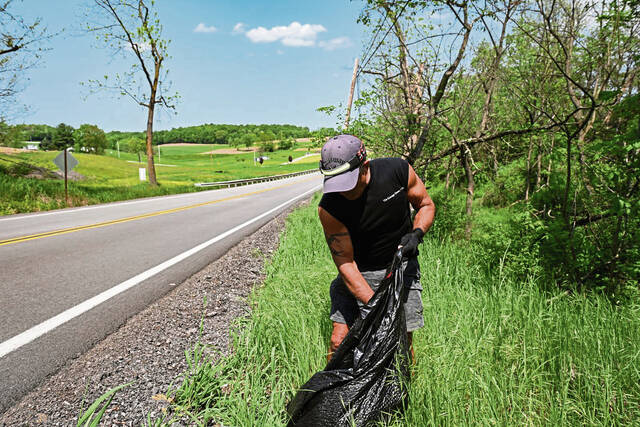 6216458_web1_gtr-TrashPickup006-051923