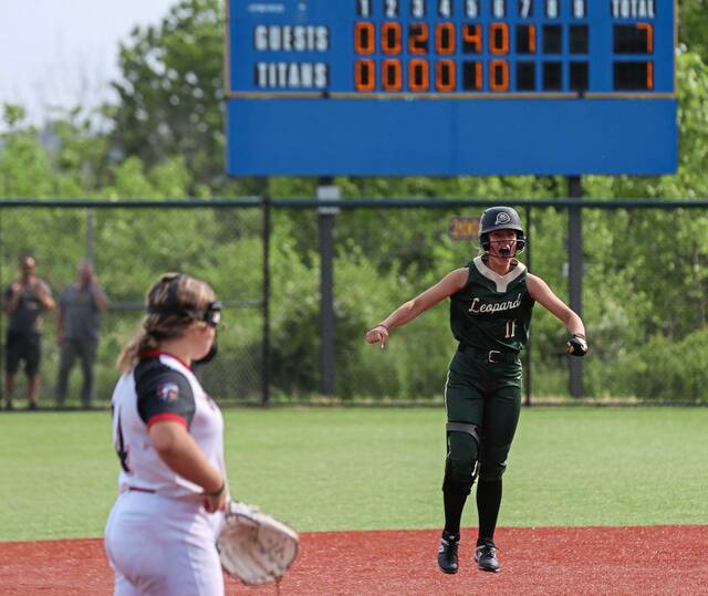 With ‘all gas and no brakes,’ Belle Vernon hands 1st loss to Elizabeth Forward in 4A semifinals