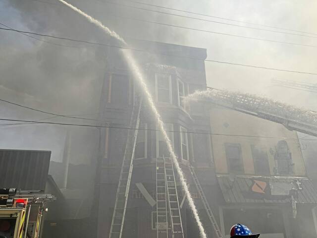 6240349_web1_gtr-MonessenFire2-052823