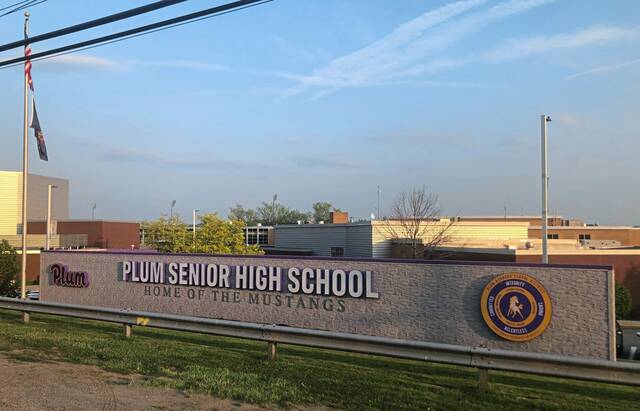 6248108_web1_nnn-PlumHighSchoolSign
