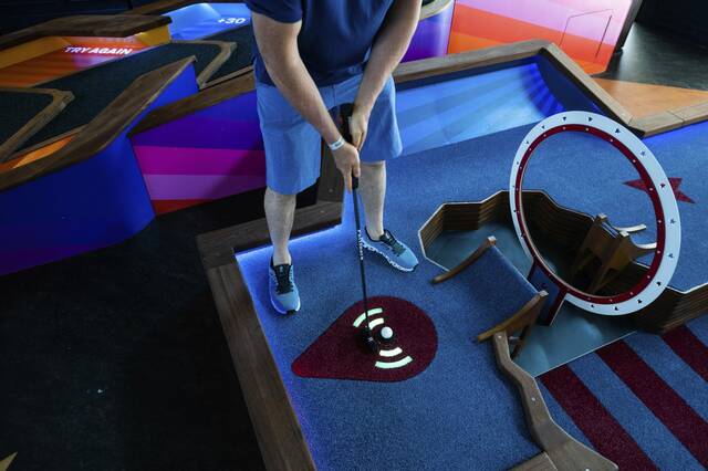 6244916_web1_ptr-puttshackopening3-060123