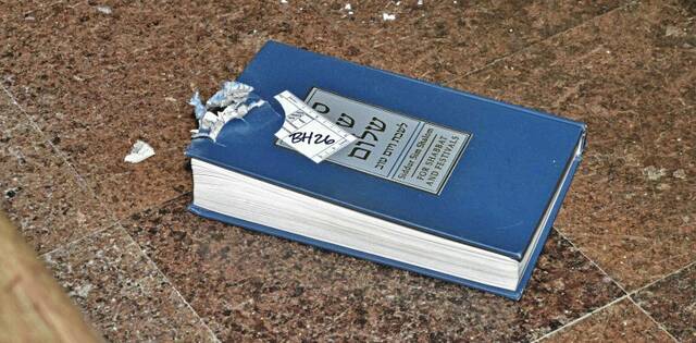 6254624_web1_ptr-synagoguebible
