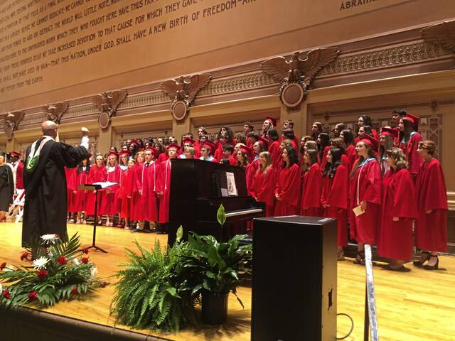 6265855_web1_HER-FCgraduation-061523