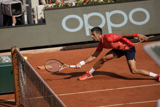 Novak Djokovic perfect in key tiebreaker, nearly perfect in next set of French Open win