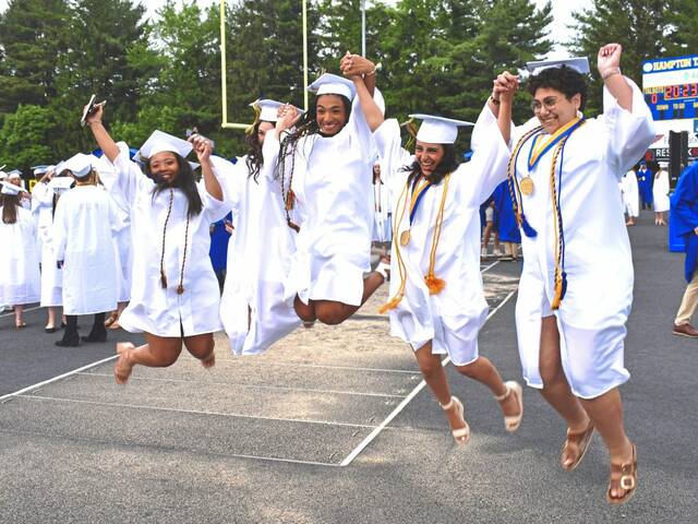 6284108_web1_hj-hamptongraduation-062223-1