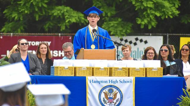 6284108_web1_hj-hamptongraduation-062223-5