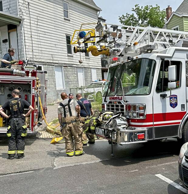 6285311_web1_ptr-PitcairnFire1-061223