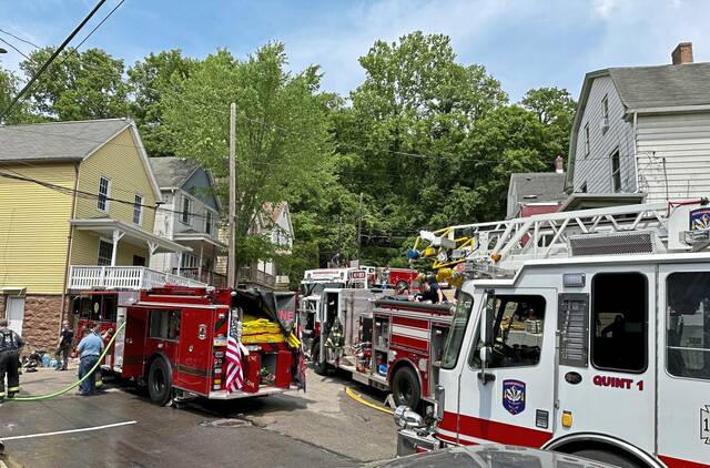 6285311_web1_ptr-PitcairnFire2-061223