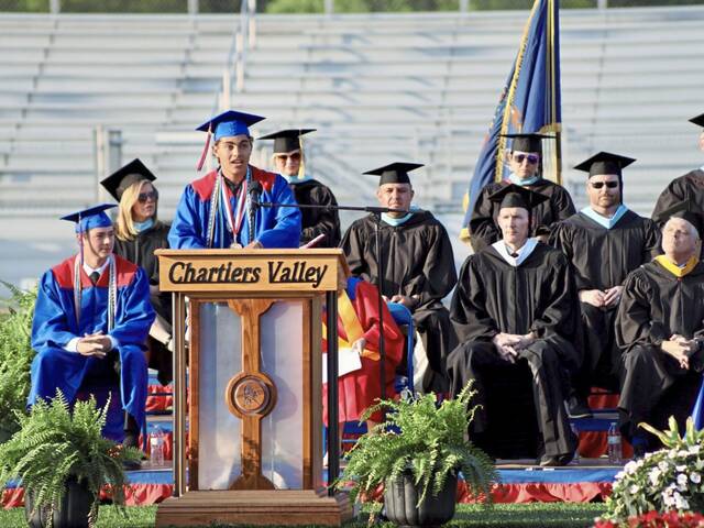 6303225_web1_sig-cvgraduation-062923-8
