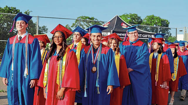 6303225_web1_sig-cvgraduation-062923-9