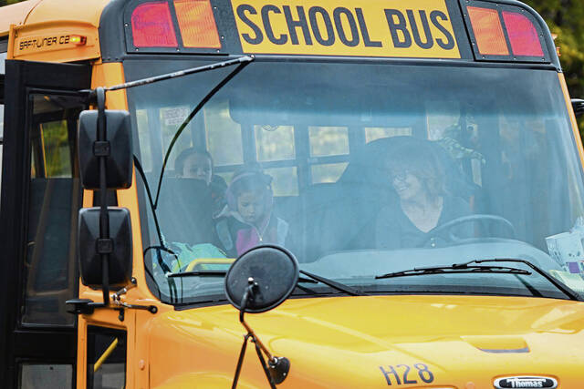 6339819_web1_gtr-BusDriverRecruit002-102022