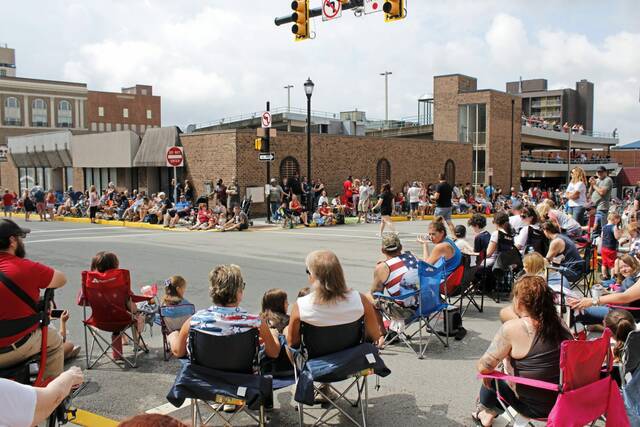 6352160_web1_gtr-LO-LatrobeParade-070523--1-