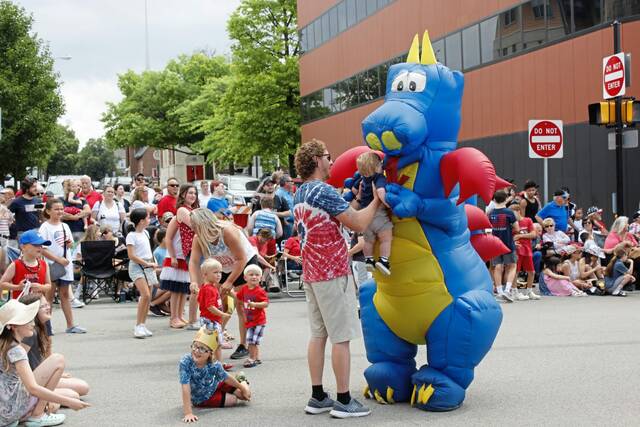 6352160_web1_gtr-LO-LatrobeParade-070523--12-