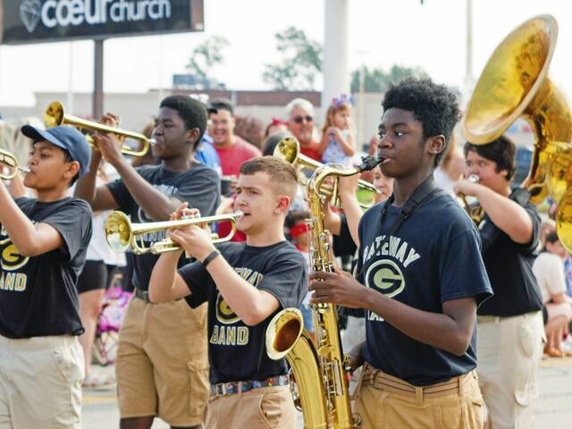 6355432_web1_te-july4parade-071323-7a