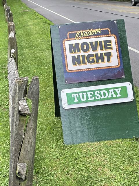 6359700_web1_movienight