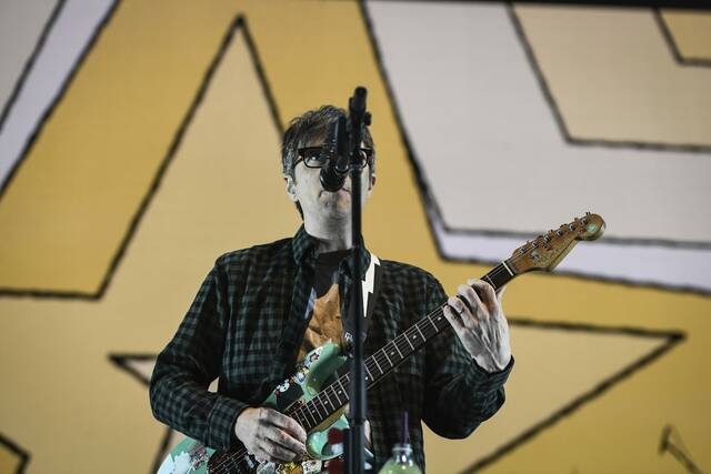 6369013_web1_ptr-WeezerConcert013-071223