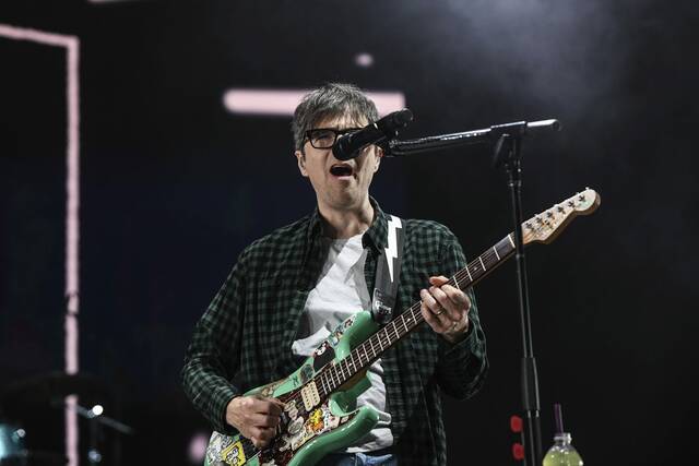 6369013_web1_ptr-WeezerConcert018-071223