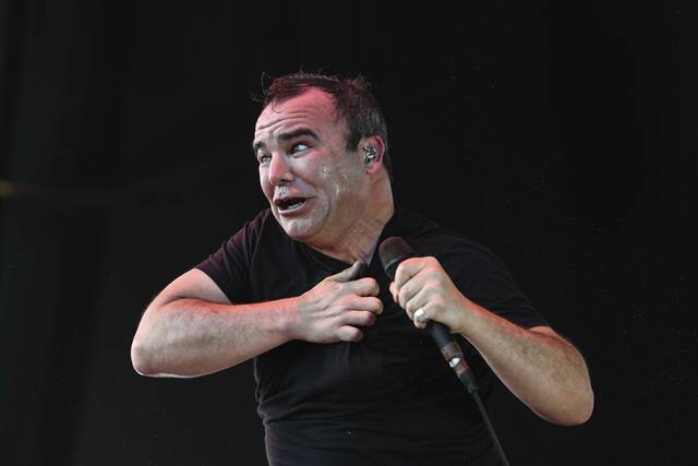 6369013_web1_ptr-WeezerConcert023-071223