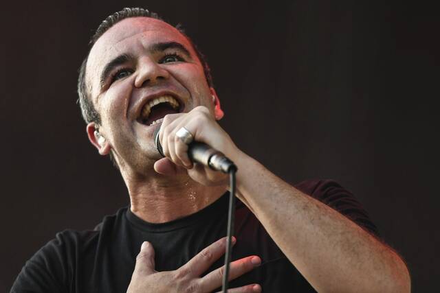 6369013_web1_ptr-WeezerConcert026-071223
