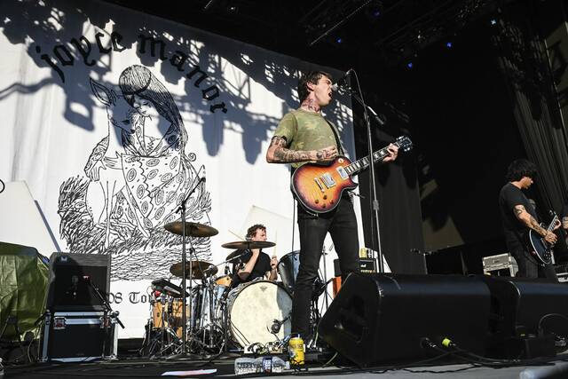 6369013_web1_ptr-WeezerConcert027-071223