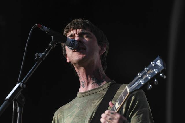 6369013_web1_ptr-WeezerConcert030-071223