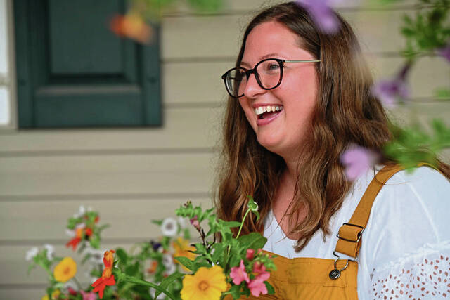 6372208_web1_VND-FlowerLady2-071523