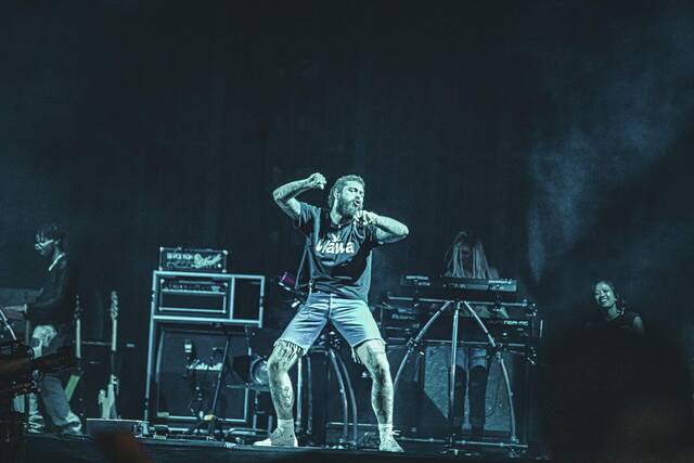6377106_web1_Postmalone-071323-04