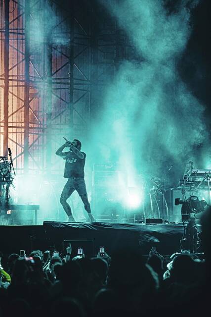 6377106_web1_Postmalone-071323-09