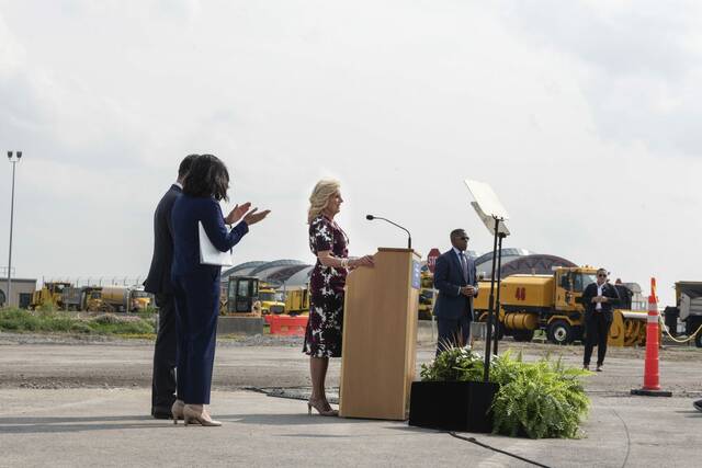 6391225_web1_ptr-FirstLadyVisit-071923-6