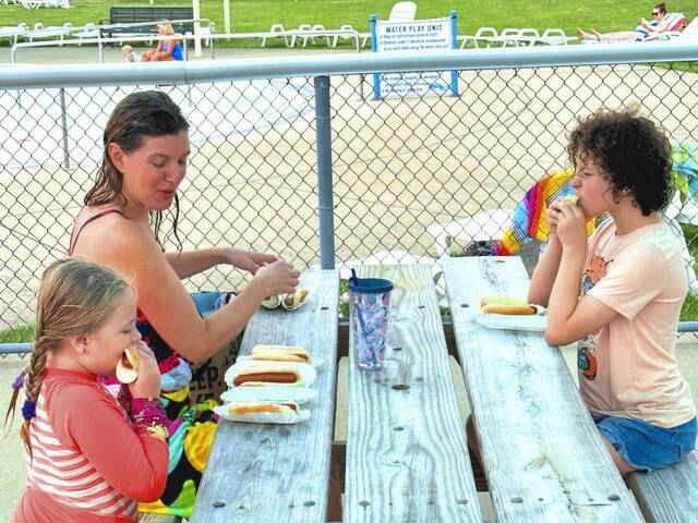 6399255_web1_hj-hotdogday-072723-1