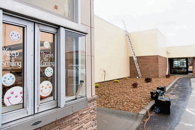 6400919_web1_gtr-liv-eatnparkns009-120519