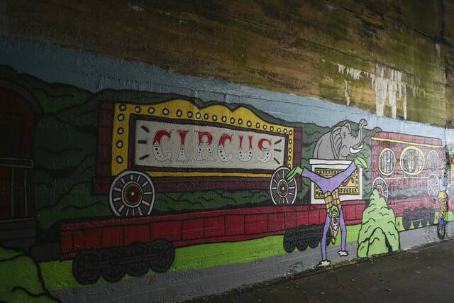 6391401_web1_gtr-muraldone003