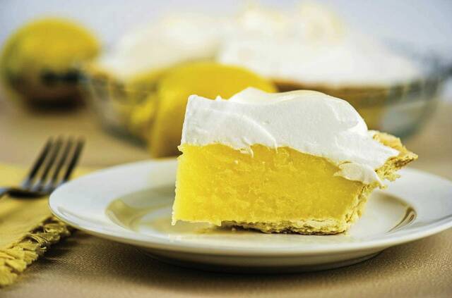 6416781_web1_Lemon-meringue-pie