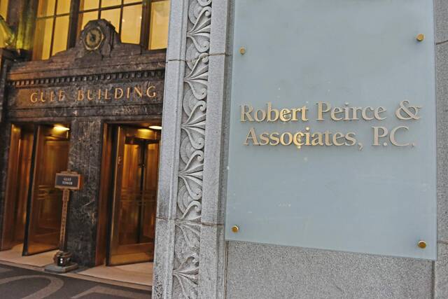 6421983_web1_part-peircefoodsign-073123