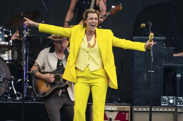6432277_web1_ptr-PinkConcert10-080623